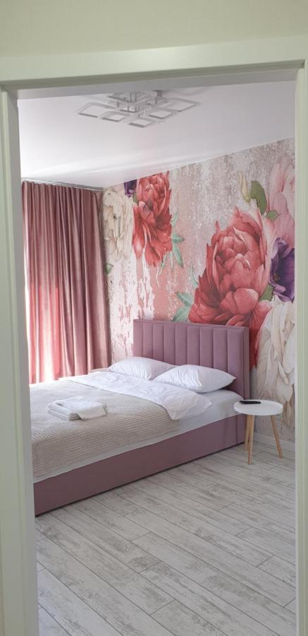 Dream Town біля залізничного вокзалу Apartment *