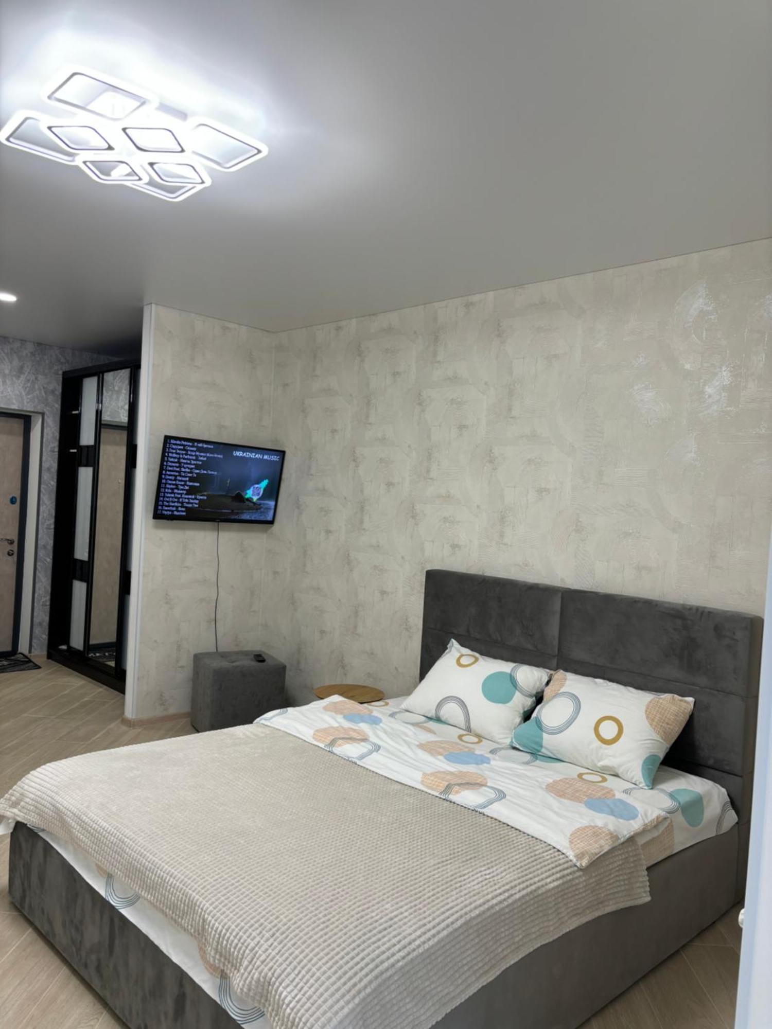 Dream Town біля залізничного вокзалу Apartment *
