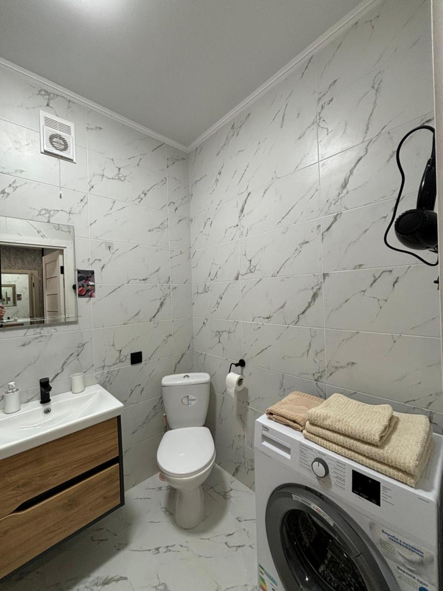 Dream Town біля залізничного вокзалу Apartment *