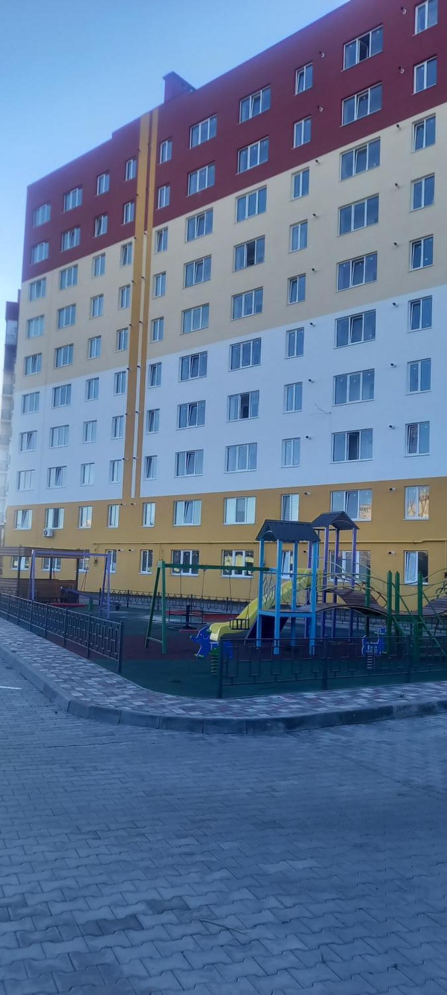 Dream Town біля залізничного вокзалу *