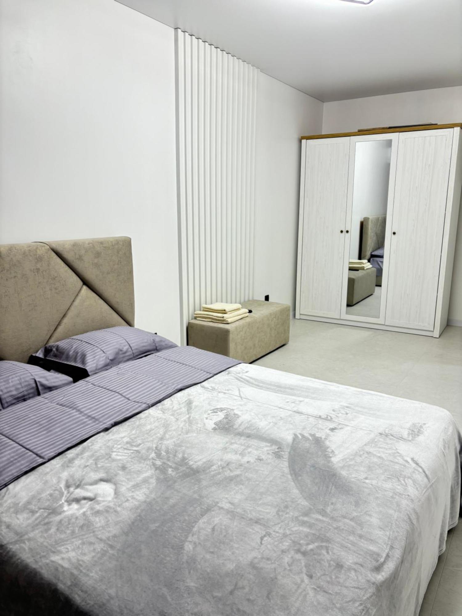 Dream Town біля залізничного вокзалу Apartment *